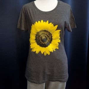 NWOT  Heather Charcoal Sunflower Fitted Tee Size Medium